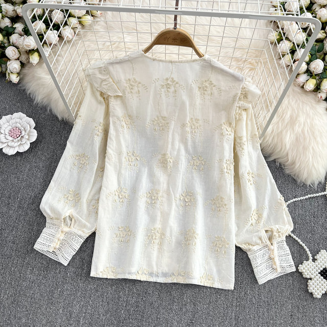 2023 Autumn Super Fairy Embroidered V-neck Loose Bubble Long-sleeved Shirt Women's Western Style Lace Stitching Top