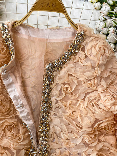 2025 New Style Three-Dimensional Floral Heavy Beading Short Jacket for Women, High-End Socialite Rhinestone Fashion Age-Reducing Lace Top