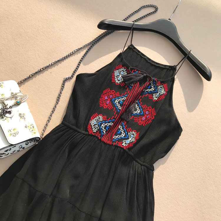 Mùa hè Hàn Quốc phiên bản của gió quốc gia thêu retro tính khí in ấn là mỏng kỳ nghỉ sexy treo cổ yếm trong ăn mặc đầm ôm body