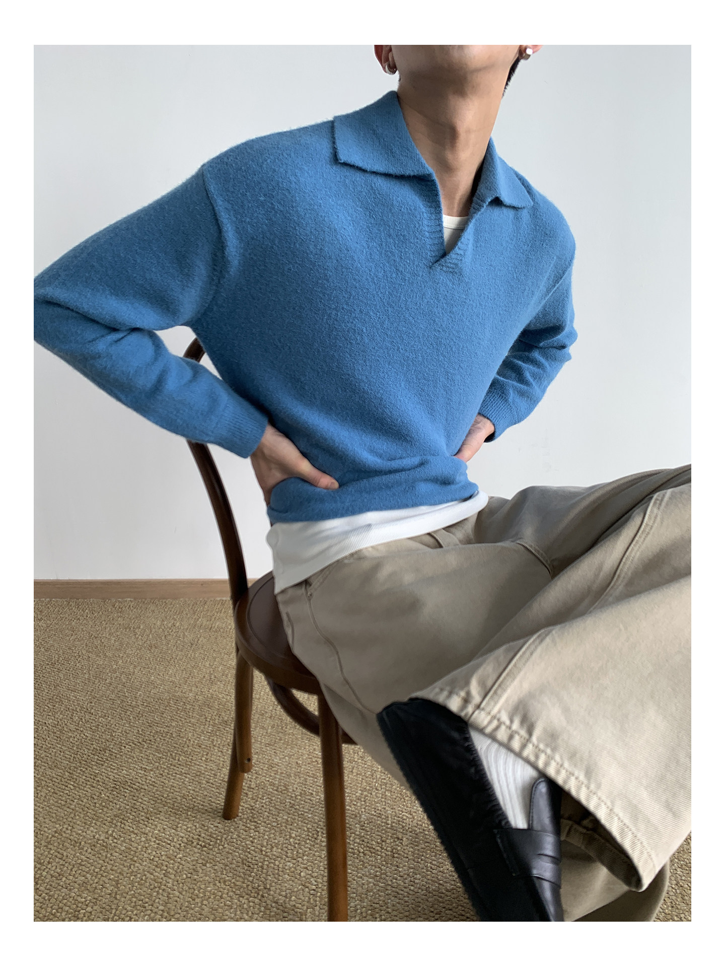 MION V-Neck Cropped Knit Sweater