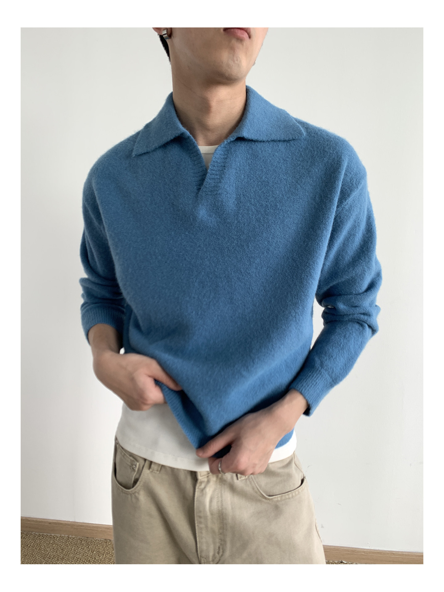 MION V-Neck Cropped Knit Sweater