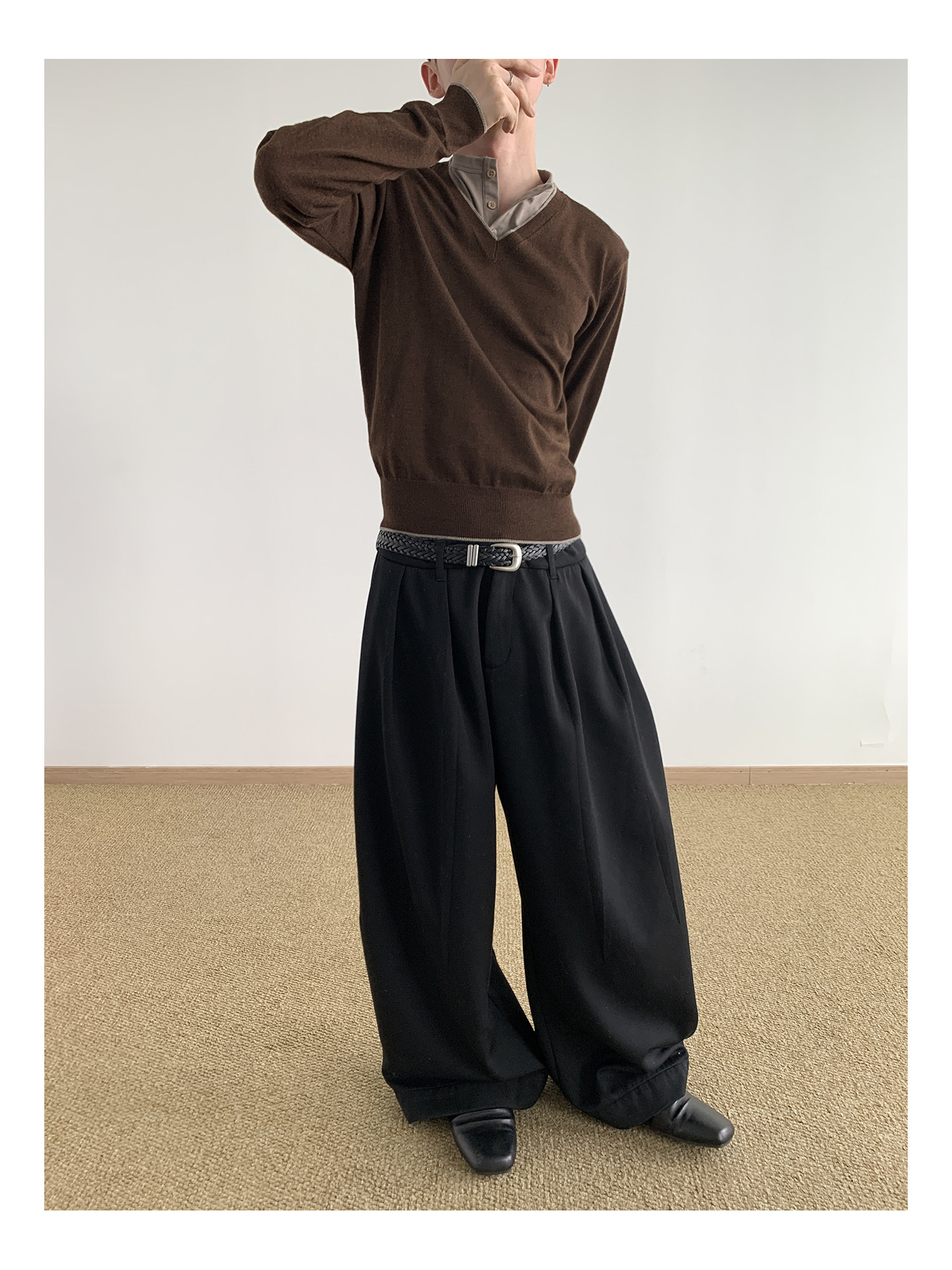 MION Faux-Layer V-Neck Cropped Sweater