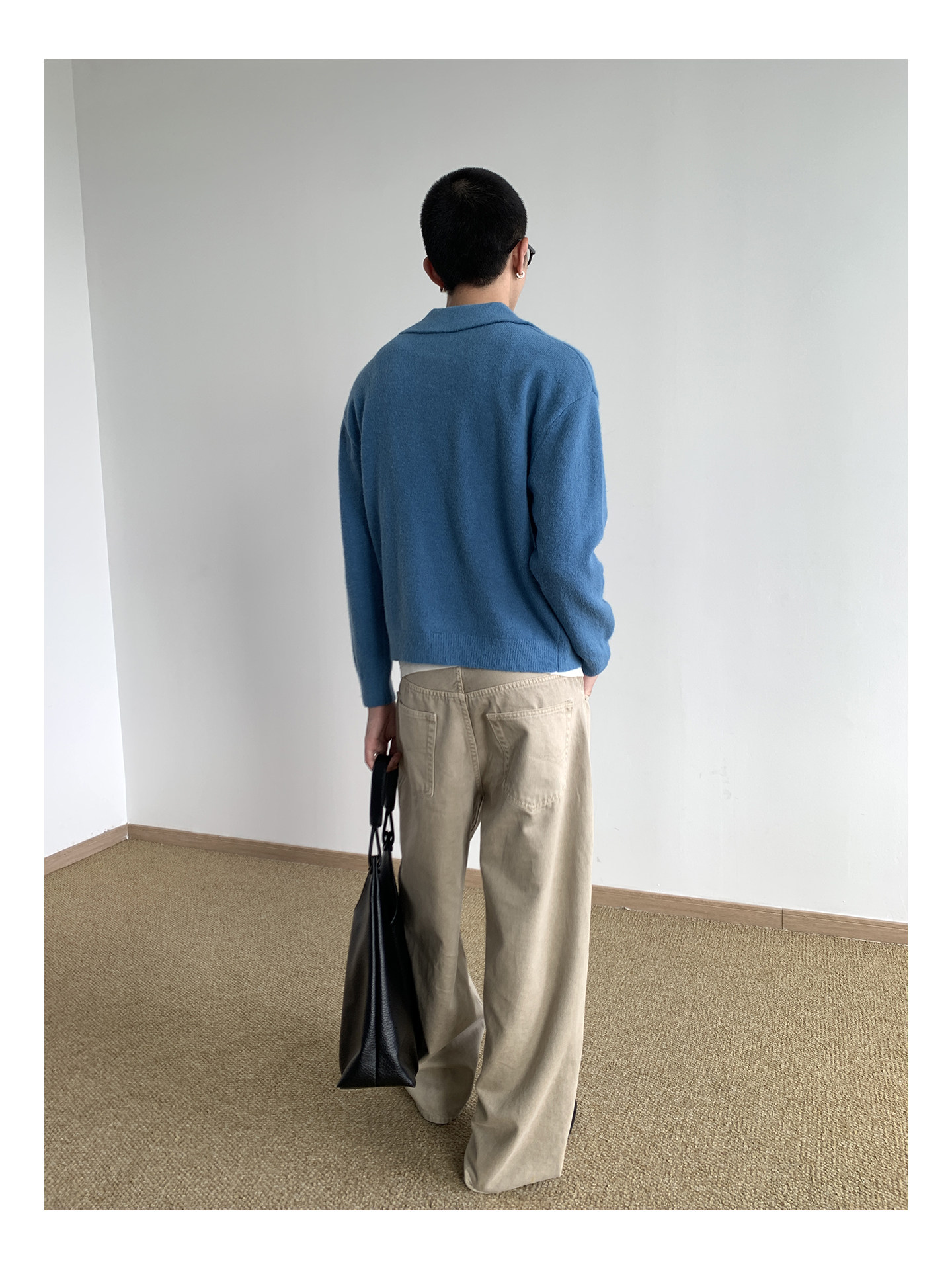 MION V-Neck Cropped Knit Sweater
