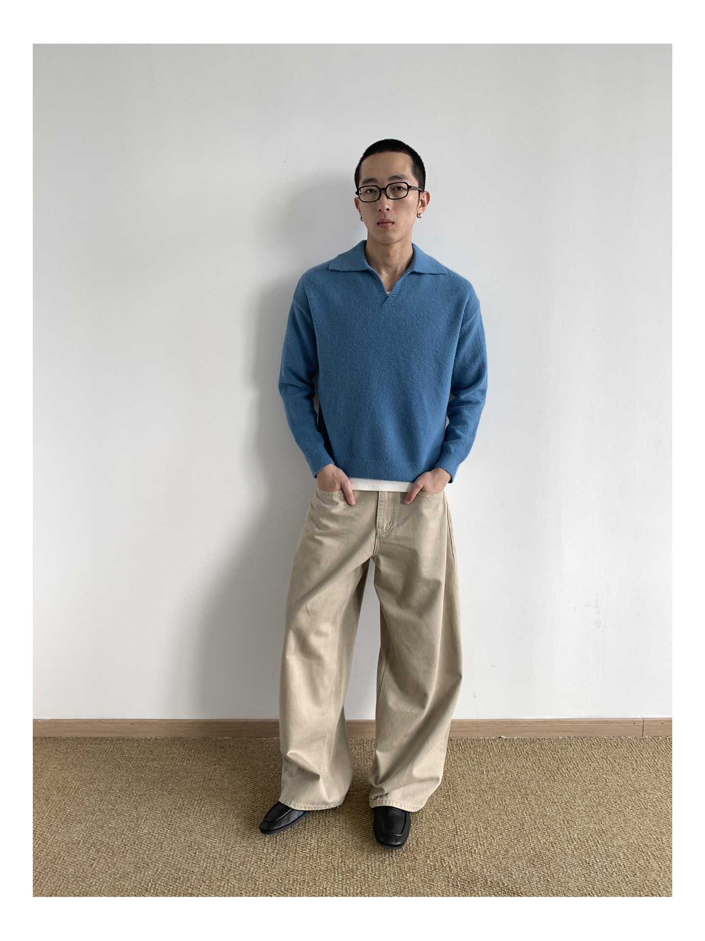 MION V-Neck Cropped Knit Sweater