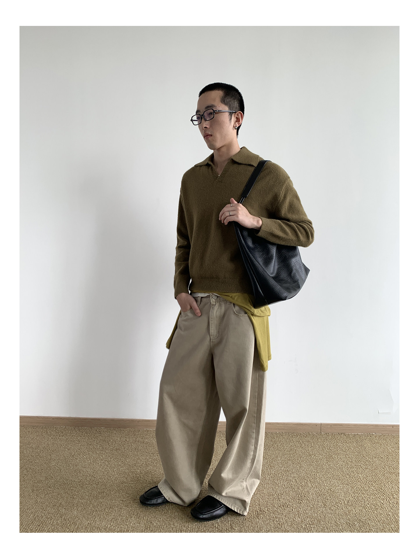 MION V-Neck Cropped Knit Sweater