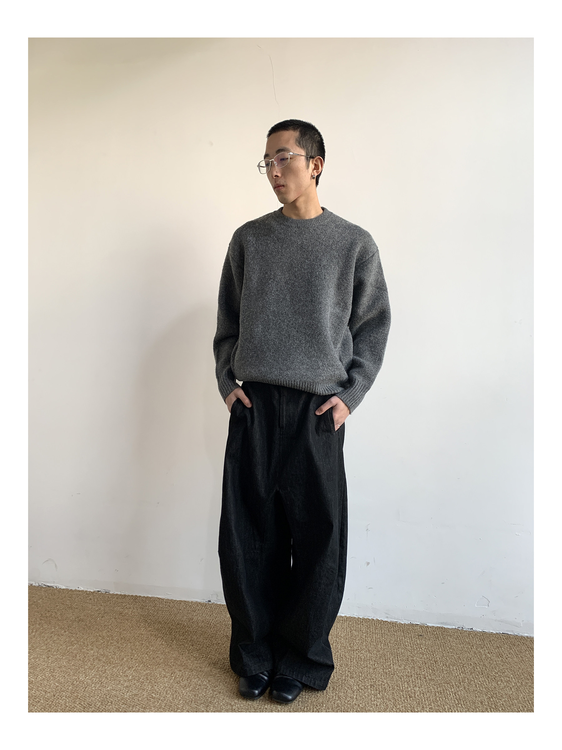 MION Thick Crew Neck Cropped Sweater
