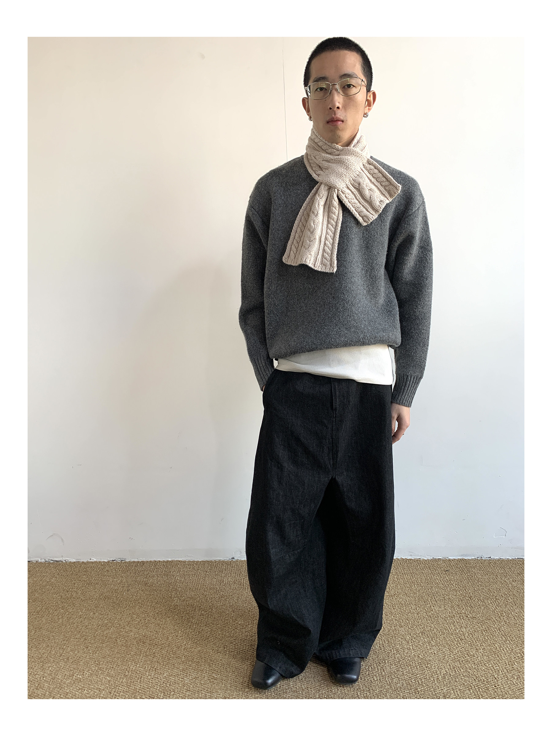 MION Thick Crew Neck Cropped Sweater