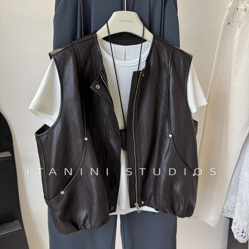 Motorcycle Style Black Pu Leather Vest for Women, Short Zip-Up Sleeveless Jacket, Loose Fit, Slimming Waistcoat, 2026 Autumn New Style Motorcycle Style Black Pu Leather Vest for Women, Short Zip-Up Sleeveless Jacket, Loose Fit, Slimming Waistcoat, 2026 Autumn New Style