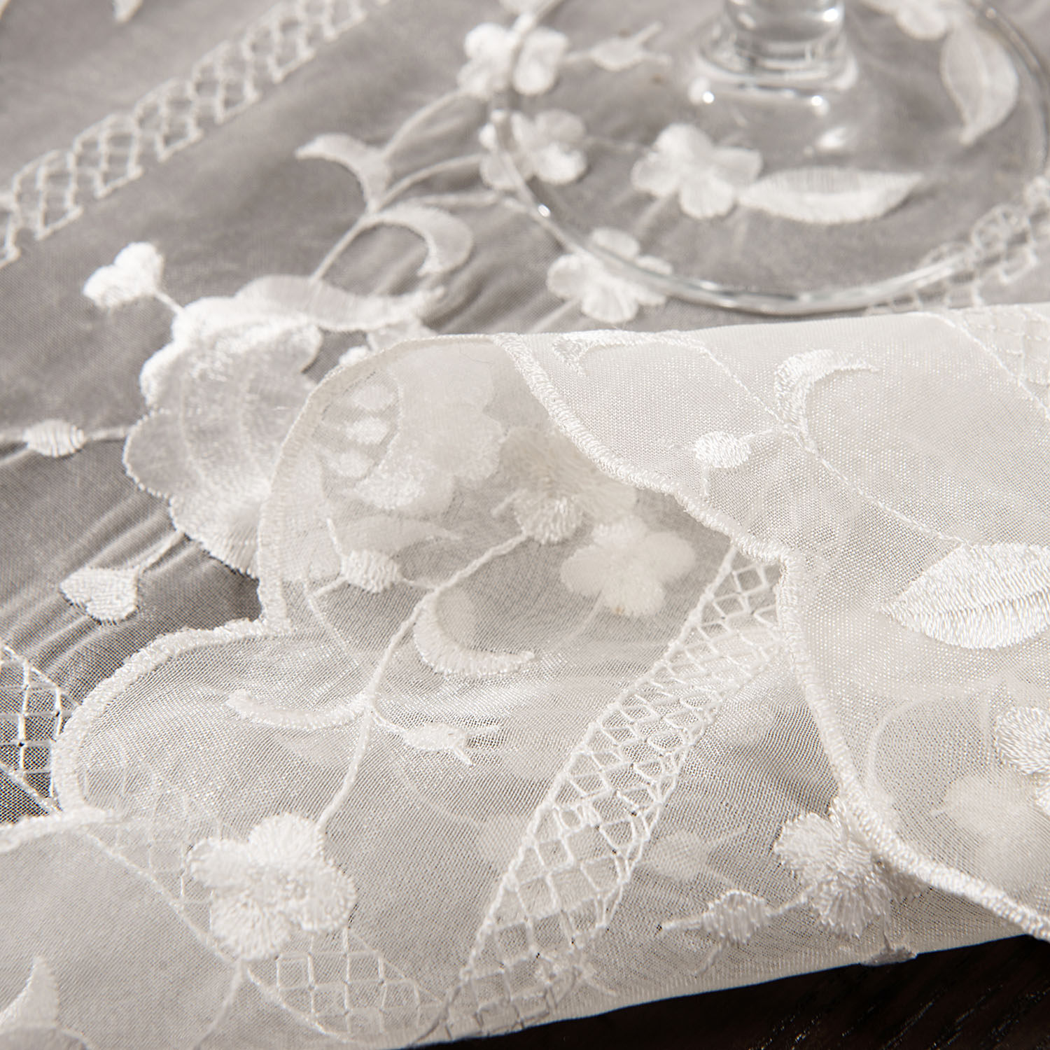 White embroidery decorative fabric small cover towel embroidery plate pad Dream vase pad