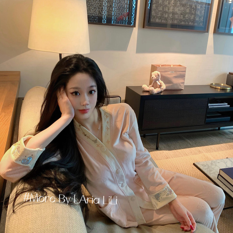 Colorful Butterfly Island Velvet Pajamas for Women, Autumn 2026 New Style, Autumn and Winter Thickened High-Quality Fleece-Lined Homewear Colorful Butterfly Island Velvet Pajamas for Women, Autumn 2026 New Style, Autumn and Winter Thickened High-Quality Fleece-Lined Homewear