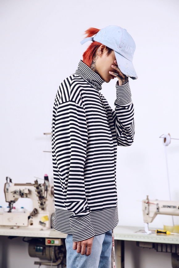 INS super fire high street hip hop street dance OVERSIZE lỏng cao cổ áo sọc khâu đáy đôi mẫu áo thun dài tay áo thun unisex