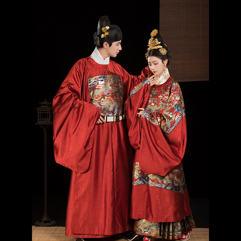 【Yanbinsha】Hanfu Ming-Style Imitation Floral Peacock Pattern Round-Neck Robe for Men and Women, Wedding Attire, Chinese Style 【Yanbinsha】Hanfu Ming-Style Imitation Floral Peacock Pattern Round-Neck Robe for Men and Women, Wedding Attire, Chinese Style