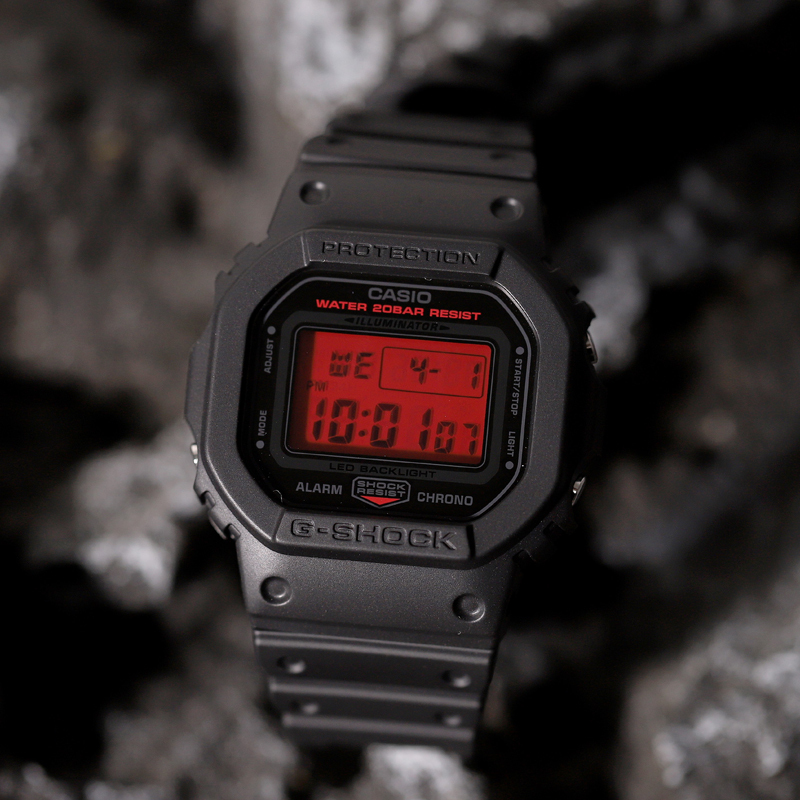 New Casio G-Shock Trendy Black and Red Blood Crane Shockproof and Waterproof Sports Digital Watch Dw-5600Bbr-1