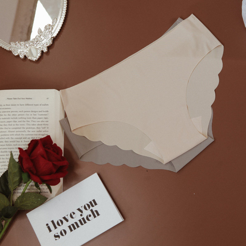 Four Dress Packs Hip Movement Briefs Women Super Slim Breathable Ice Wire Low Waist Sexy No Marks A Lady Triangle Pants