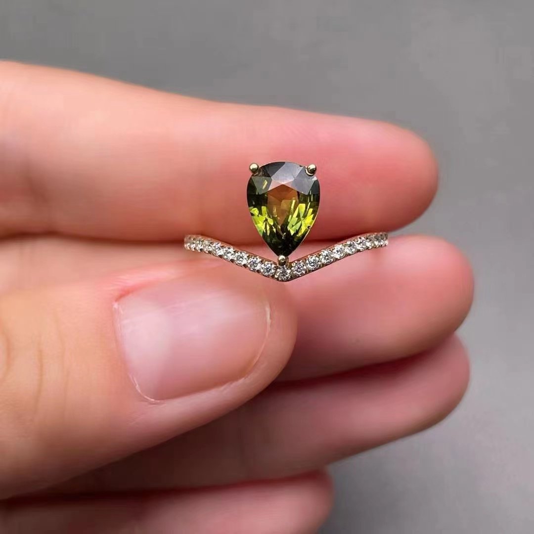Natural sapphire ring 18k gold finely inlaid 6.5 x 9.5 natural sapphire jewelry