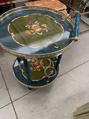 Green round dining car