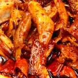 Sichuan Chengdu специализированные пряные острая кроличьи ноги холодные есть сетка Douyin с сетью и те же закуски, пряная головка кролика кролика приготовлена