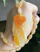 Yang Yujia Yunnan natural yellow dragon jade pretty color carved Ruyi ginseng raw sweater chain pendant gift certificate