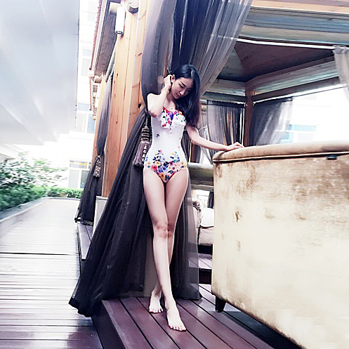 Take a good picture of swimsuit white flower field steel button with swimsuit with small chest gathering lotus leaves for vacation swimsuit