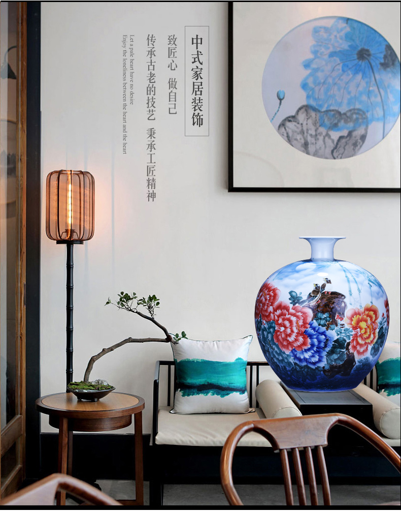 Jingdezhen ceramics hand - made the sitting room of Chinese style household wealth auspicious pomegranates of blue and white porcelain vase TV ark, furnishing articles