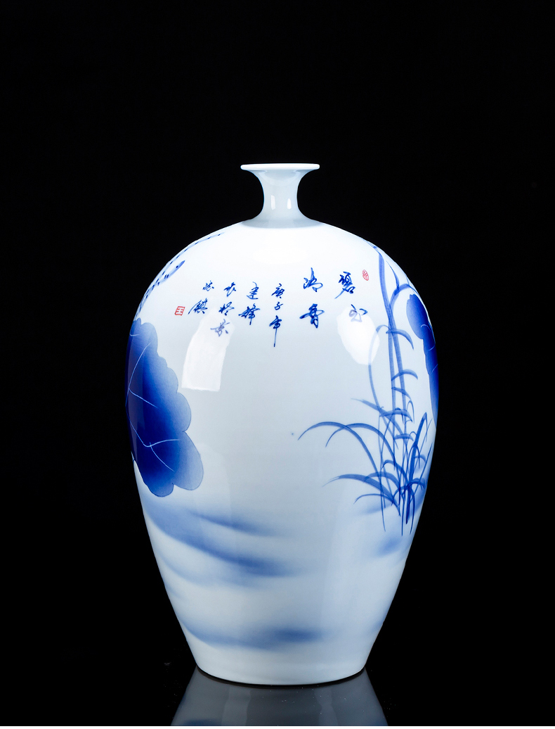 Hand - made white lotus flower vase of blue and white porcelain of jingdezhen ceramics living room TV cabinet decoration of Chinese style household furnishing articles