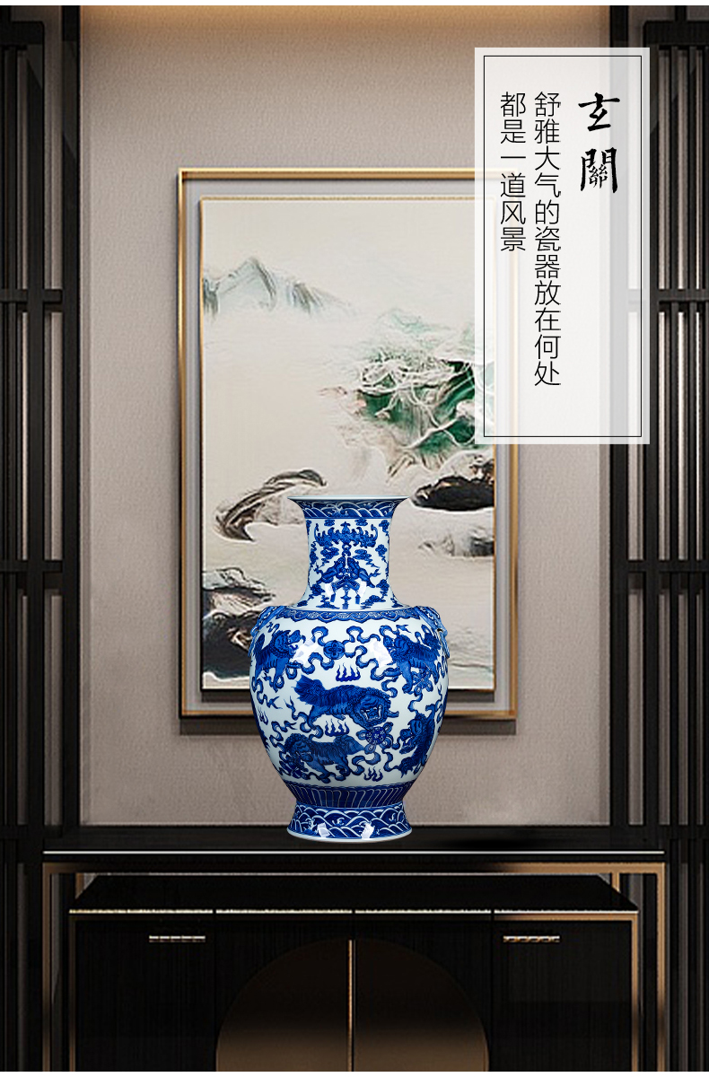 Antique Chinese jingdezhen ceramics qianlong vase hand - made porcelain of blue and white porcelain bottle furnishing articles sitting room adornment