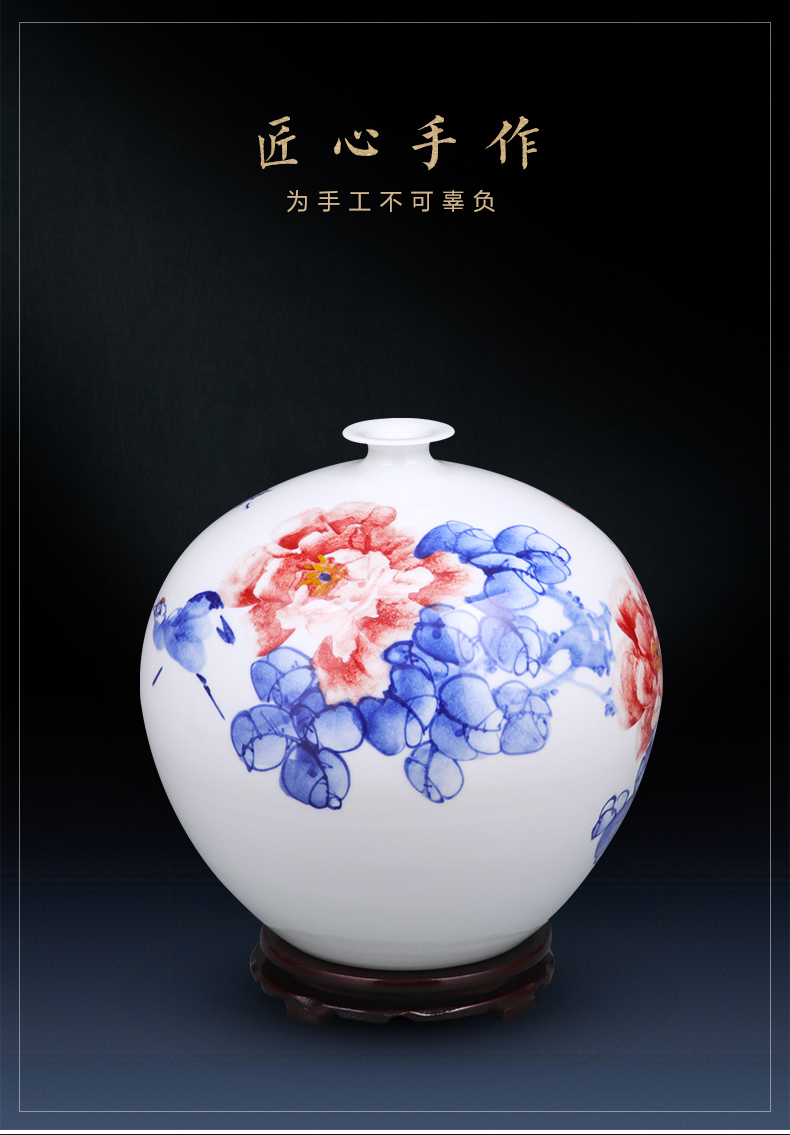 Jingdezhen ceramics hand - made peony pomegranates of blue and white porcelain vase furnishing articles of modern home living room TV cabinet act the role ofing is tasted