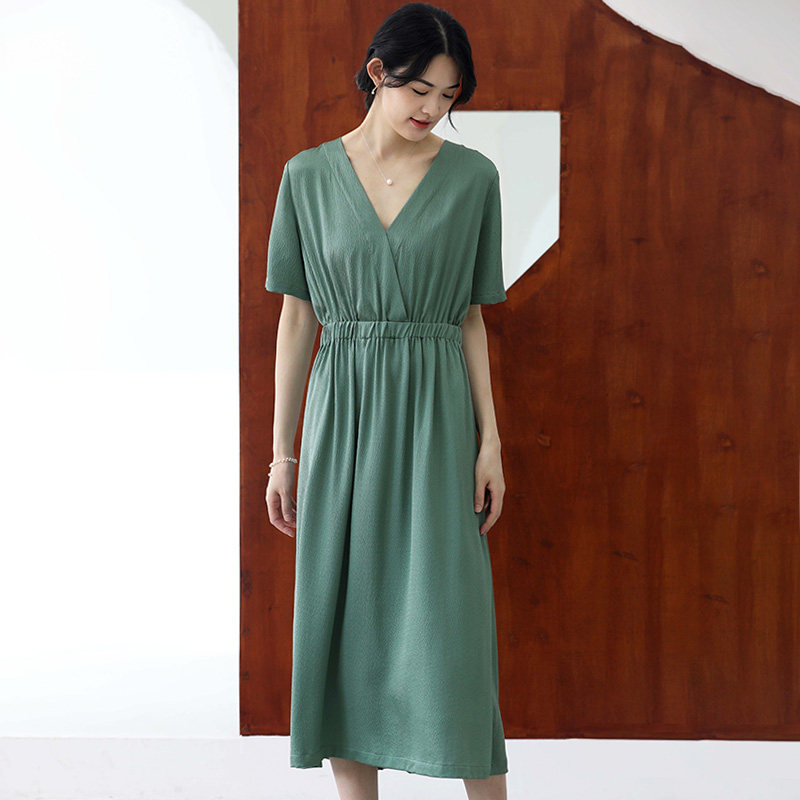 The Temple Mountain Moon is also far from the island's everyday elegance superior heavy pound 19 mmi true silk pearl satin light gown dress