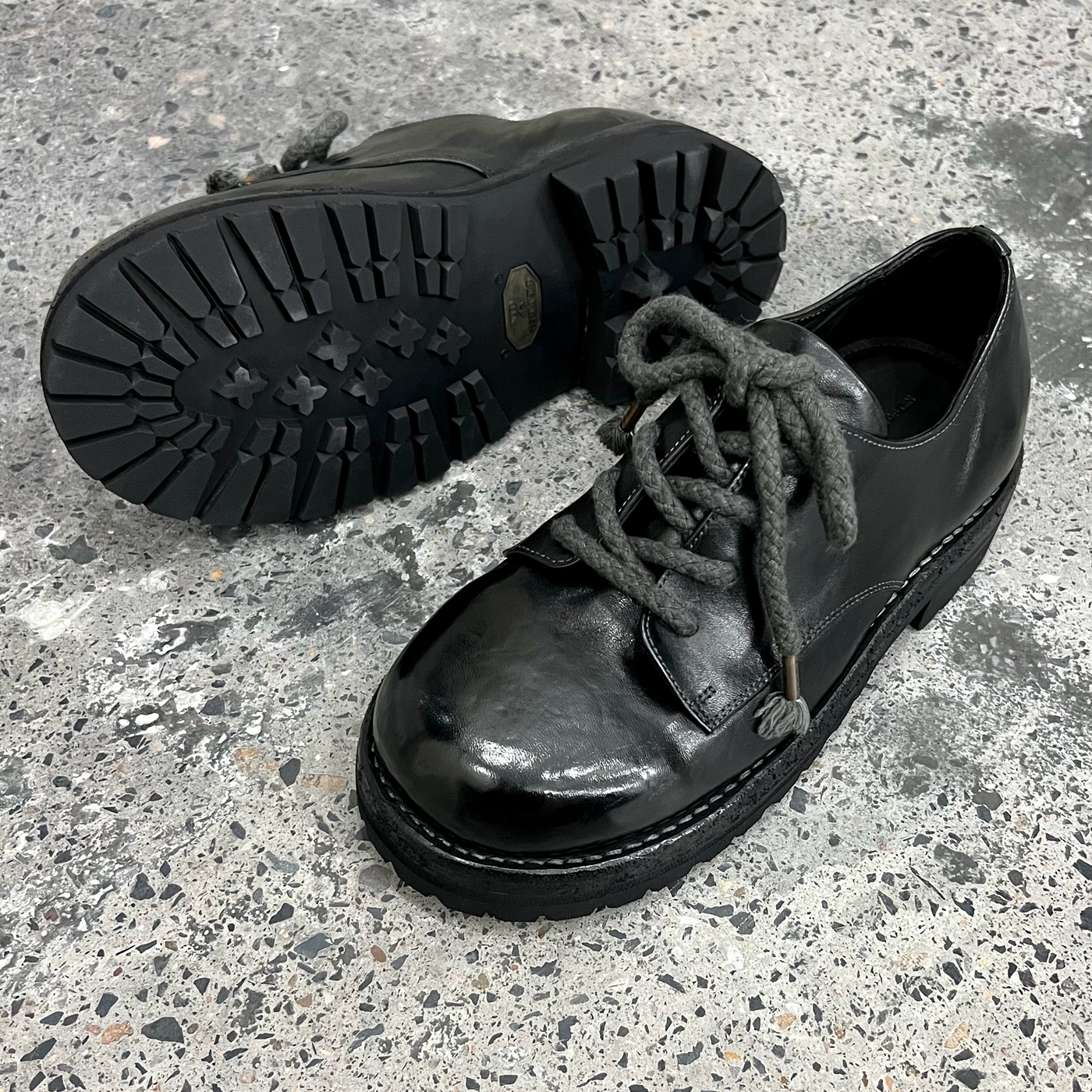 靴 nid de guepes leather shoes Nid by Guepes Goodyear Handmade Distressed Pointed Toe