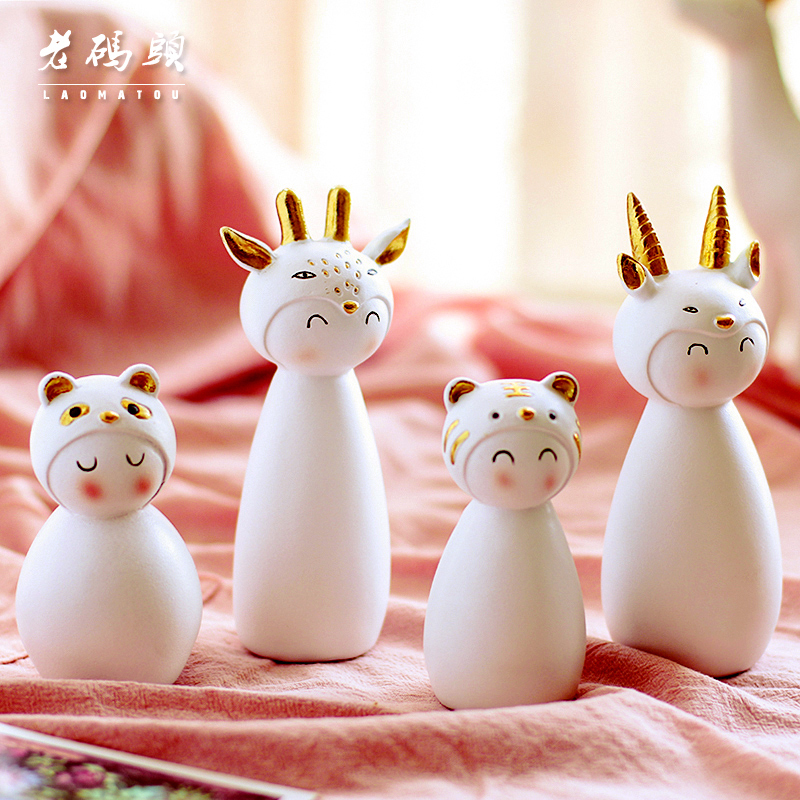 Home decoration living room Wine cabinet resin decorated cute cartoon animal sheep tiger panda creative furnishings