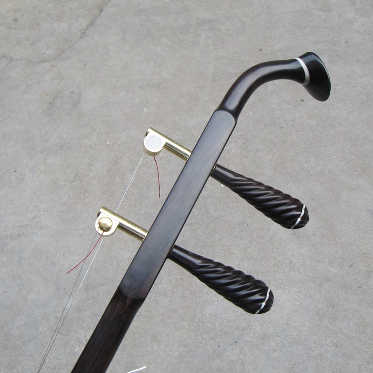 The store manager recommended Li Renyang to refine the Suzhou Su-style ebony copper shaft to play erhu professionally