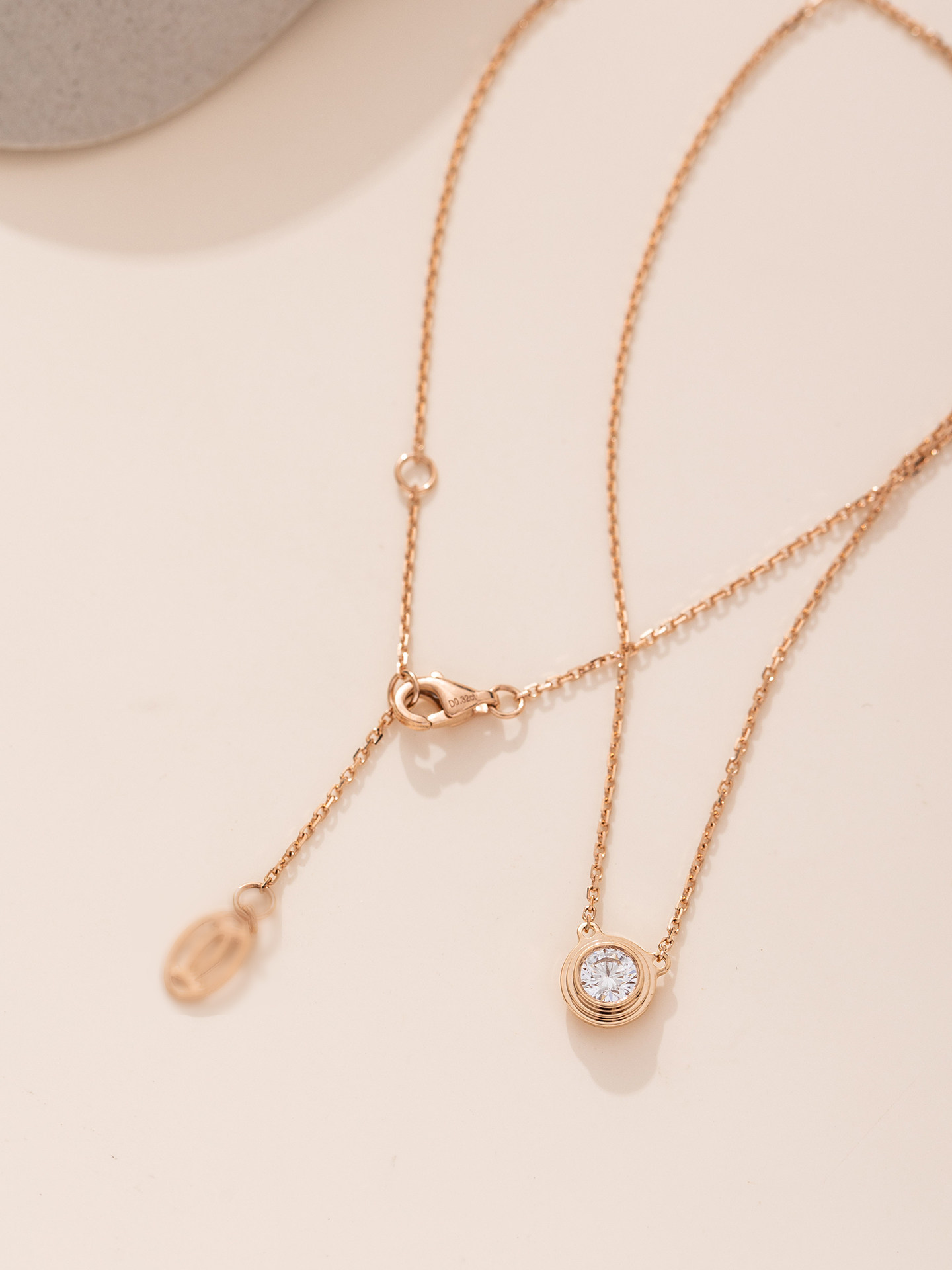 18K Gold Lab-Grown Diamond Henan Artificial Diamond Card-Shaped Flying Saucer Elegant Versatile Necklace
