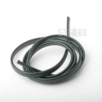 Темно-зеленый макарон из ПУ, шириной около 8 мм и длиной 120 см.