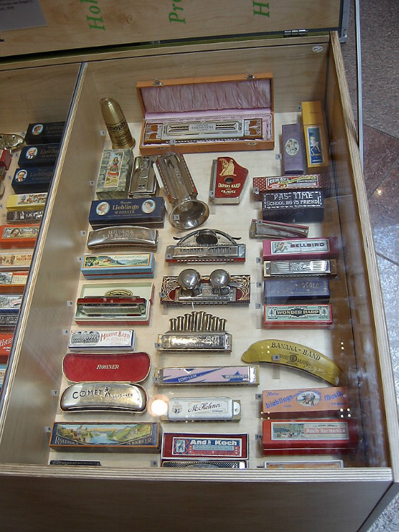 Suzuki and Lay Blues harmonies to the PADDY Irish soundstage