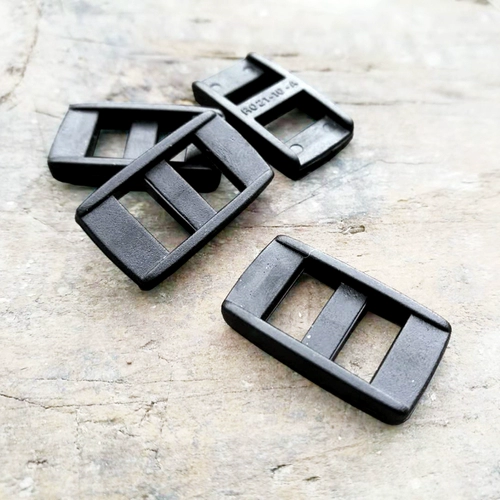 Пластиковая ежедневная скрежетная пряжка 1 см ежедневная пряжка с тремя пряжками ремень камеры японские персонажи 1.5 Юань 2