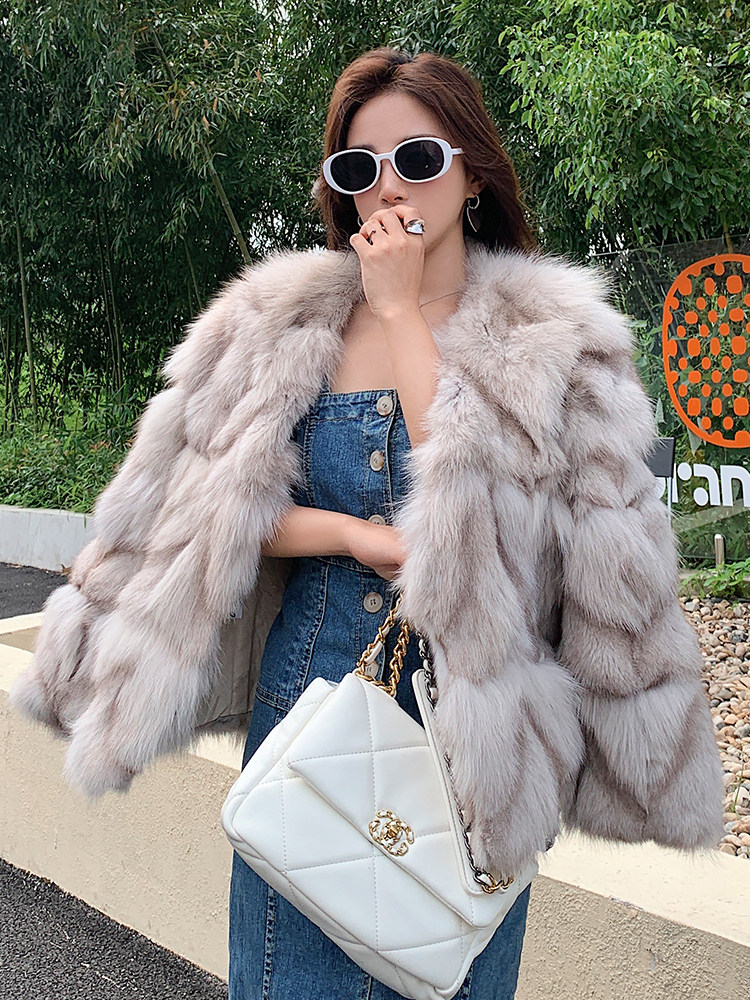 Haining 2025 New V-Neck Fox Fur Coat for Women, Short Style, Young Imported Fur Coat, Fur and Leather Integrated