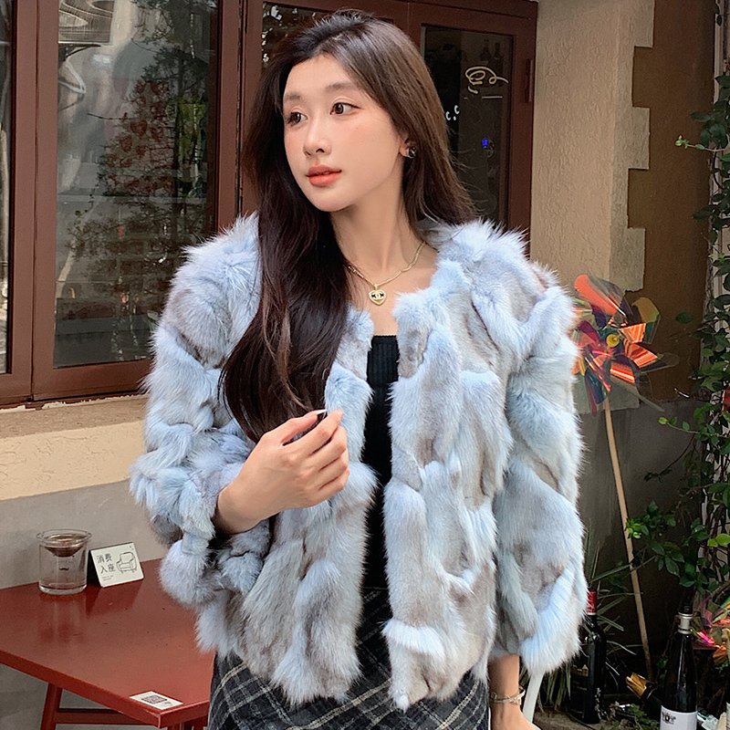 2025 Winter New Short Fox Fur Coat for Women, Three-Quarter Sleeves, Haining Fur Integrated, Slim Fit, Fashionable 2025 Winter New Short Fox Fur Coat for Women, Three-Quarter Sleeves, Haining Fur Integrated, Slim Fit, Fashionable