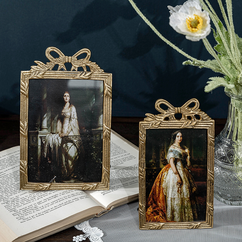 European-Style Palace Retro Brass Decorative Tabletop Photo Frame Imported Creative Desktop 6inch 7inch Photo Frame Ornament Gift European-Style Palace Retro Brass Decorative Tabletop Photo Frame Imported Creative Desktop 6inch 7inch Photo Frame Ornament Gift