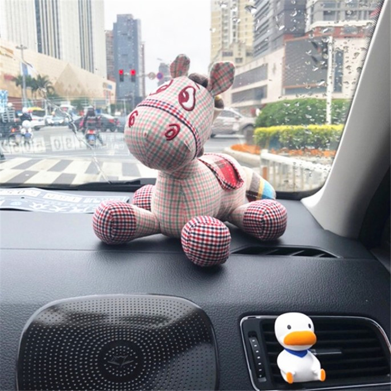 The journey Ping An car with a bamboo charcoal bag to taste the formaldehyde activated charcoal bag donkey paparazzi with a new car sucking in the car