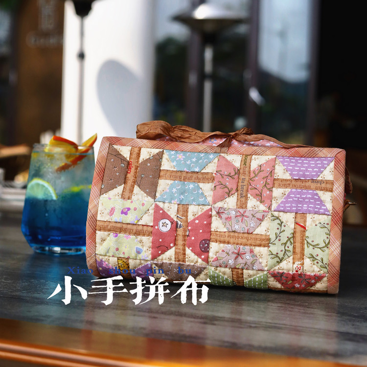 リトルハンズ・パッチワークキット ― レトロで子供っぽい雰囲気の多機能パッチワークキット。収納用品、道具、クロスボディバッグが付属しています。