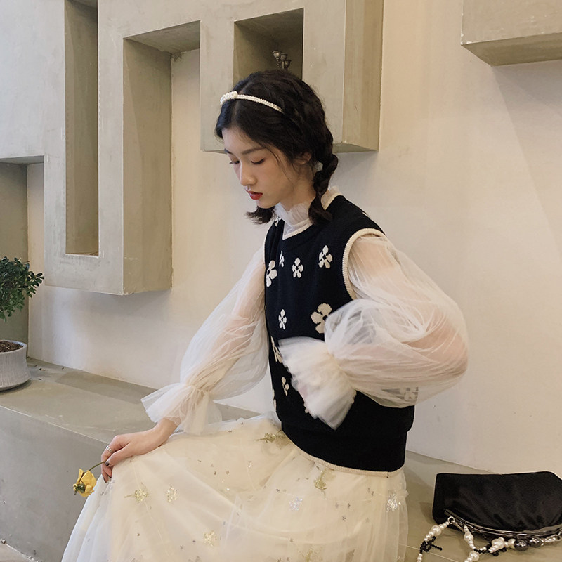 Plum ripe literary retro small fresh knitted vest vest small flower casual top women's spring 2020