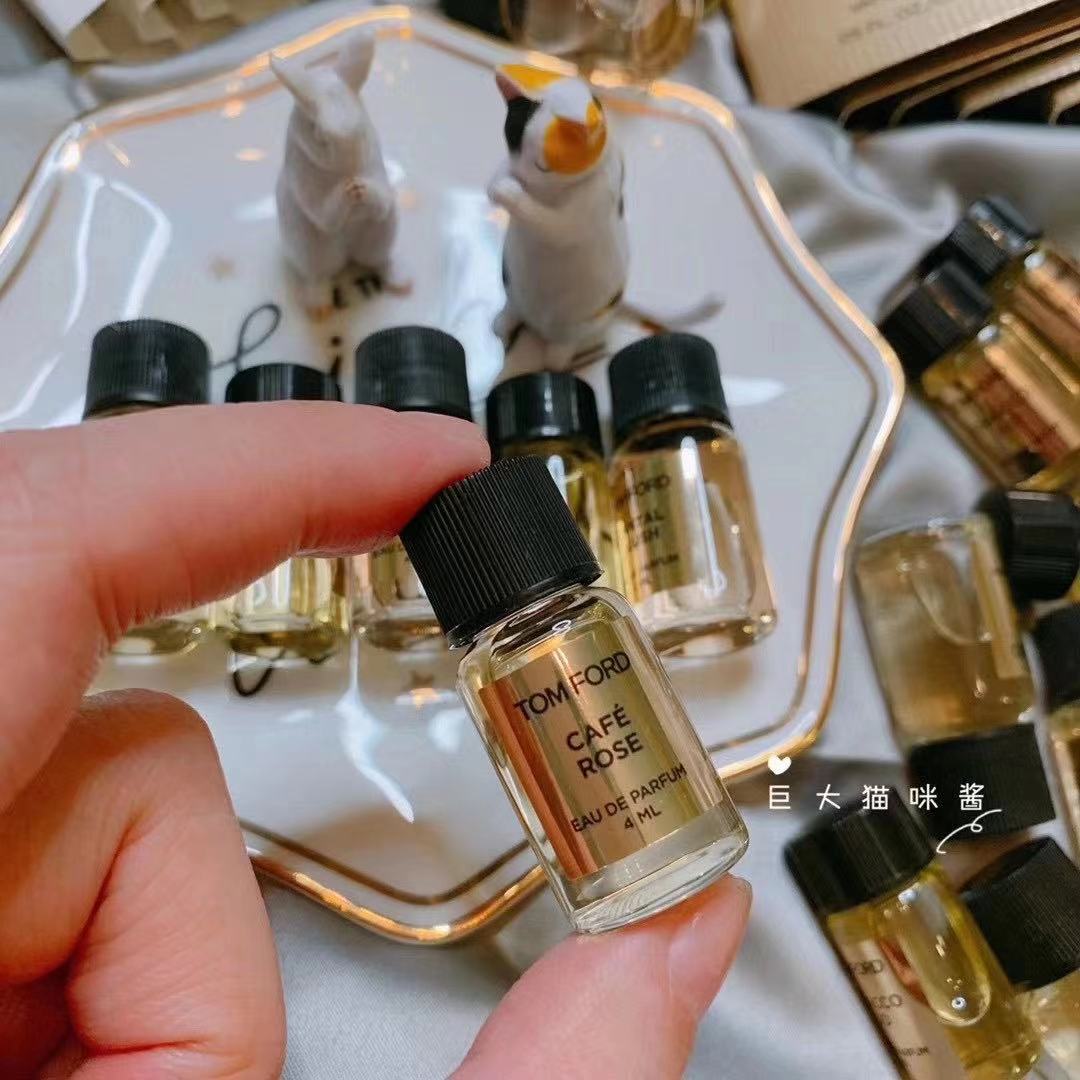 Spot Tom FordTOMTF perfume CAFE ROSE Q perfume trial bag coffee rose 4ML