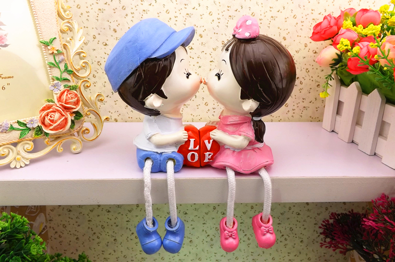 Một gia đình bốn nhà đồ trang trí búp bê hoạt hình sáng tạo treo chân búp bê nhựa trang trí cặp vợ chồng đồ trang trí trang tri phong khach dep
