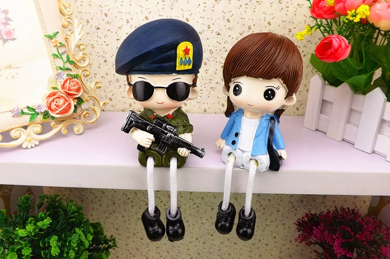Một gia đình bốn nhà đồ trang trí búp bê hoạt hình sáng tạo treo chân búp bê nhựa trang trí cặp vợ chồng đồ trang trí