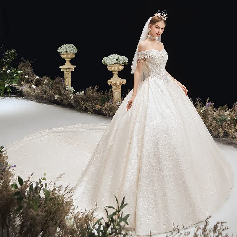Main wedding dress 2020 new Hepburn -style bride, a small one shoulder, a luxurious drag champagne color wedding dress Main wedding dress 2020 new Hepburn -style bride, a small one shoulder, a luxurious drag champagne color wedding dress
