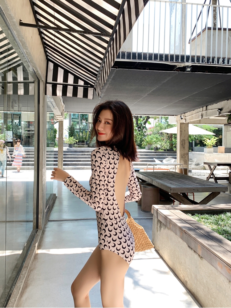 Vito new long sleeve sunscreen one-piece swimsuit resort spa bikini Conservative bikini swimsuit women