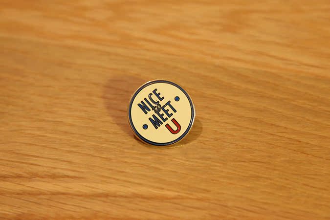 Broche NICE TO MEET YOU en autre - Ref 1173142 Image 2