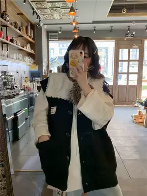 Special BORAKOO Korea East Gate Winter Little Witch feel ~ Black cloth patch pocket loose knit sweater vest