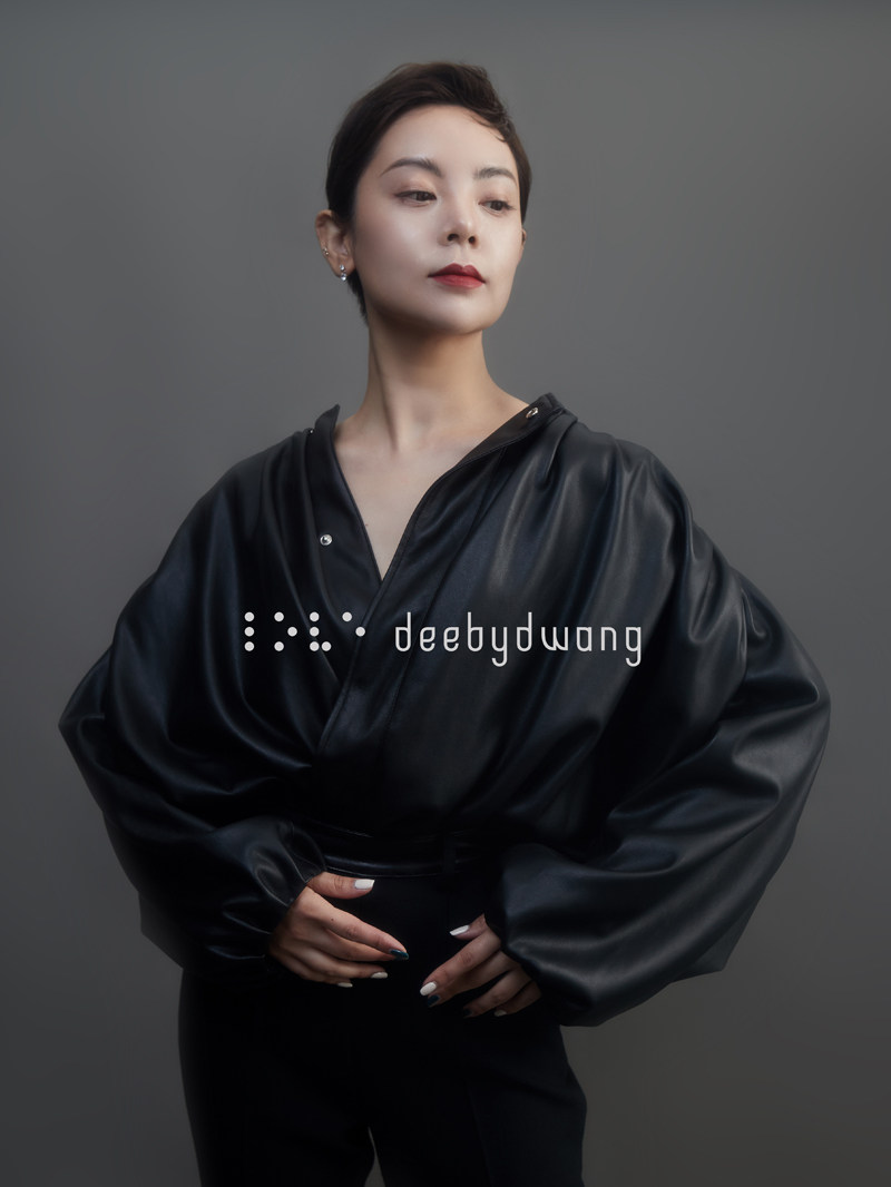 deebydwang early spring new short leather women's spring and autumn loose fashion silhouette design sense black and white