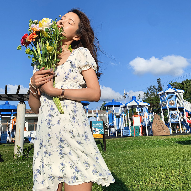 Star Zhang Zixuan with the same foreign dress 2020 new summer conspicuer slim fit with a small fresh and white short dress